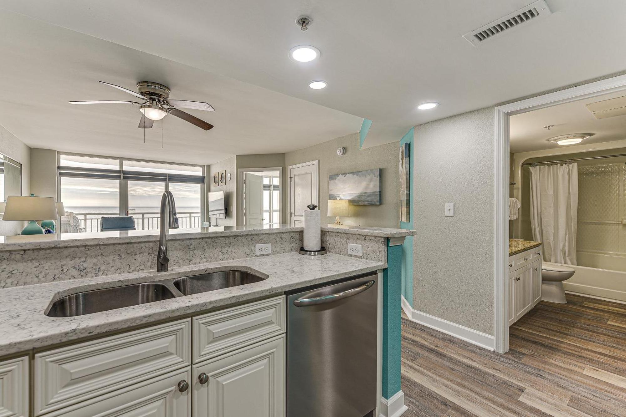 Oceanfront North Myrtle Beach Gem Pools Access! Exterior photo